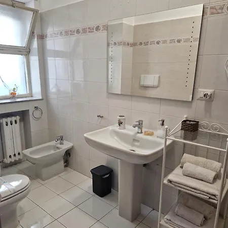 Lb&b Short Oda ve Kahvaltı Bari